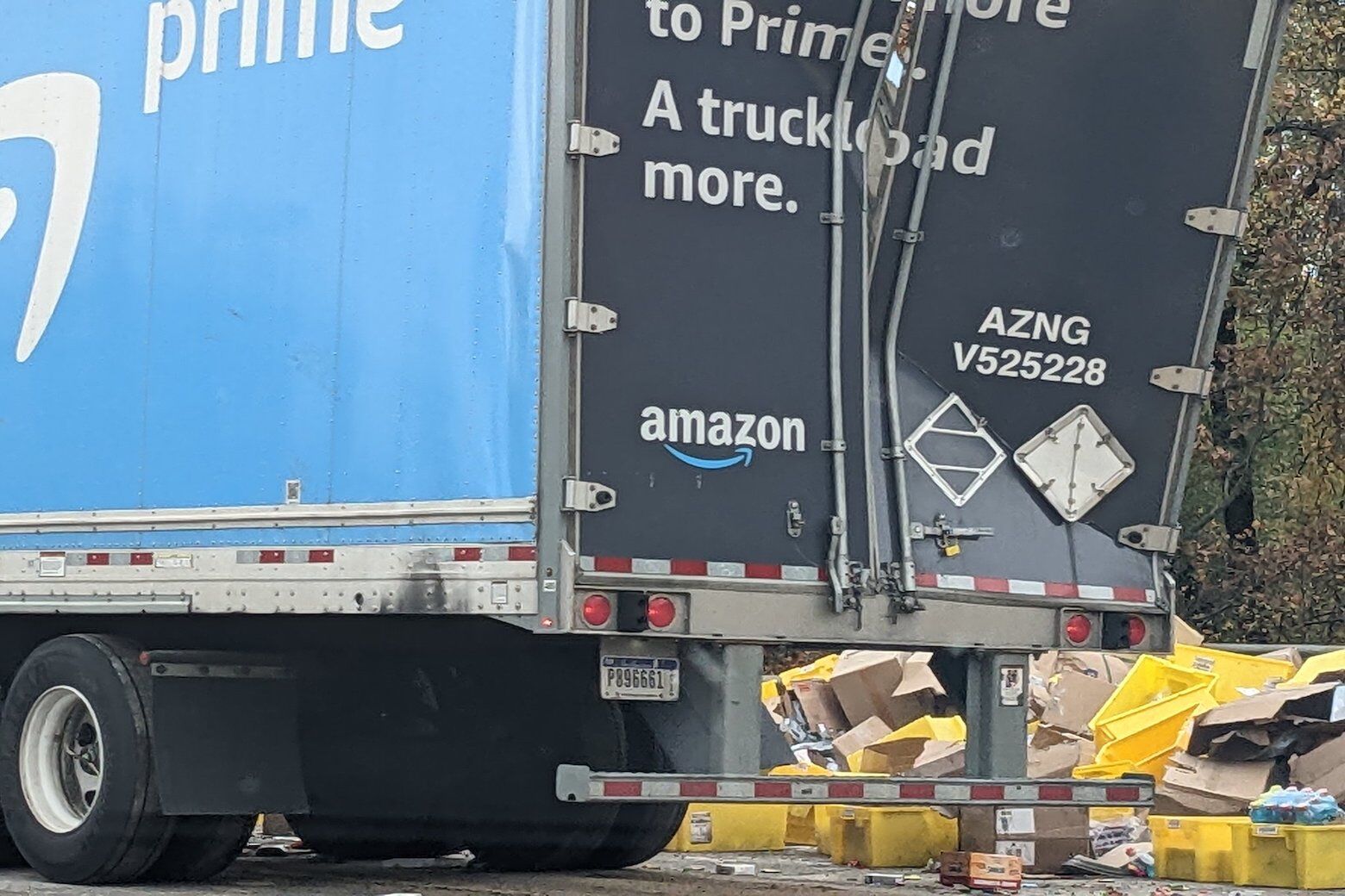 Amazon truck overturns, spills packages onto Capital Beltway WTOP News