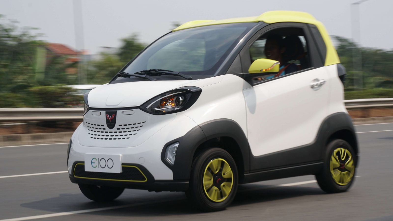 Wuling E100 Participates in Electric Vehicle Convoy IEMS 2019 Wuling Motors