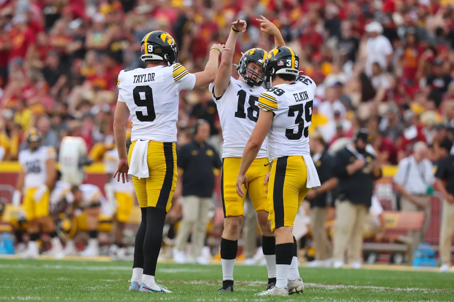 A Deep Dive Into Iowa 90.3 THE ROCK Volunteer Radio