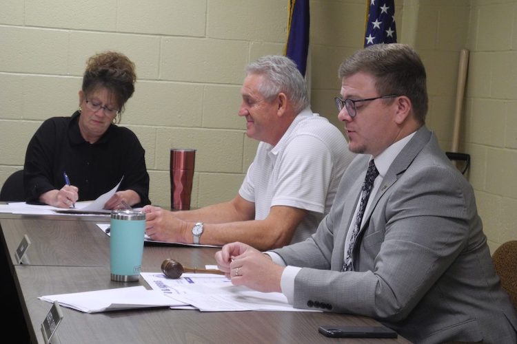 Fracking noise, obscene radio message concern county commissioners in