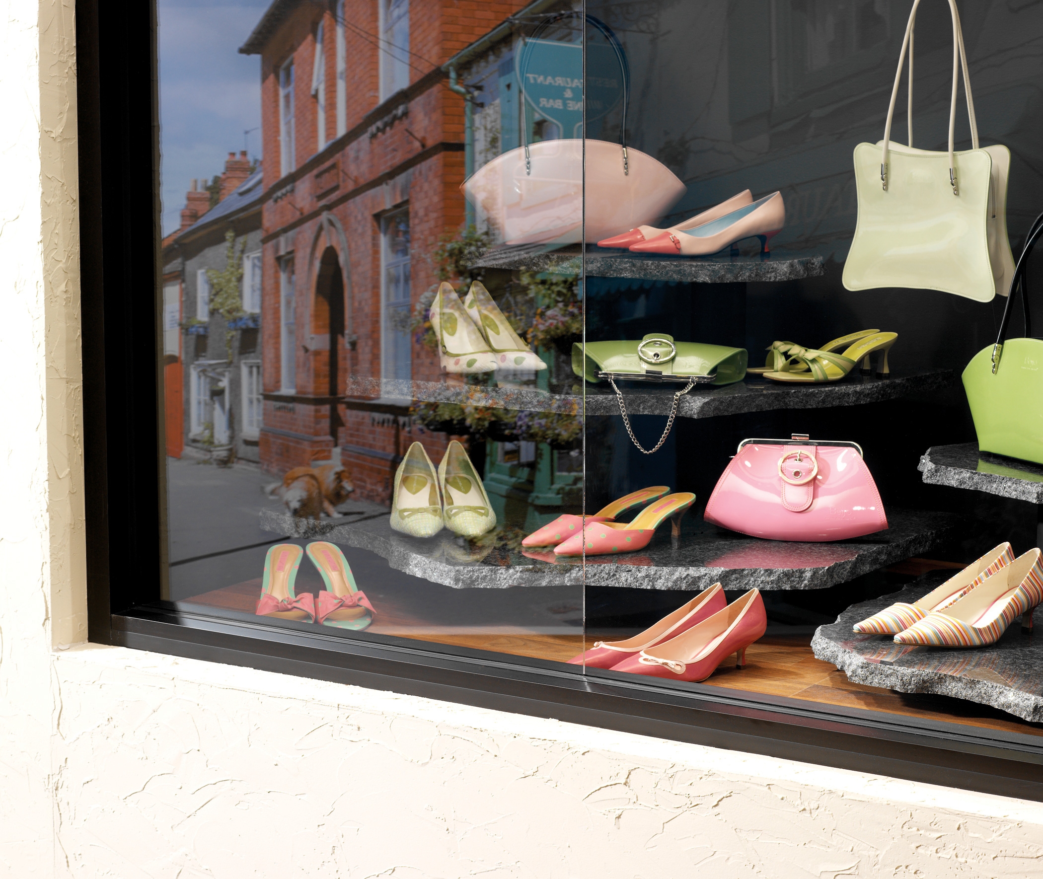 PilkingtonÂ s New AntiReflective Glass Offers More Design, Application