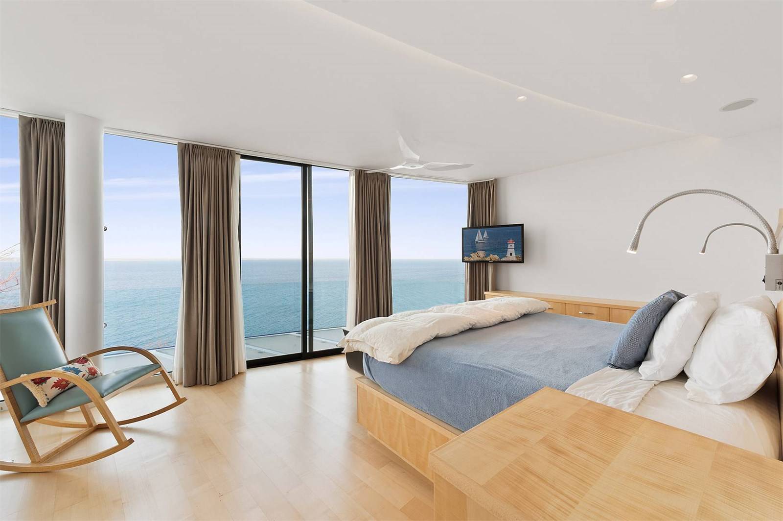 Penelope Moore Announces First Offering to Rent Modern Waterfront on