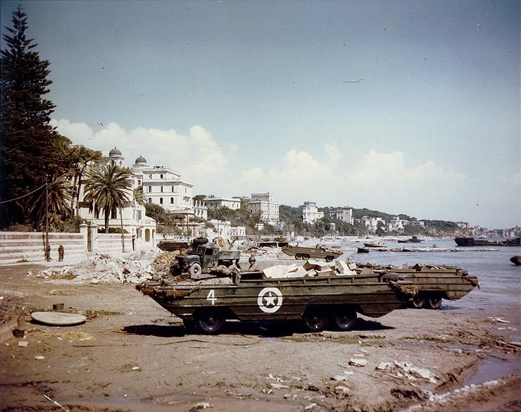 [Photo] US Army DUKWs on the beach at Anzio, Italy, 15 Apr 1944