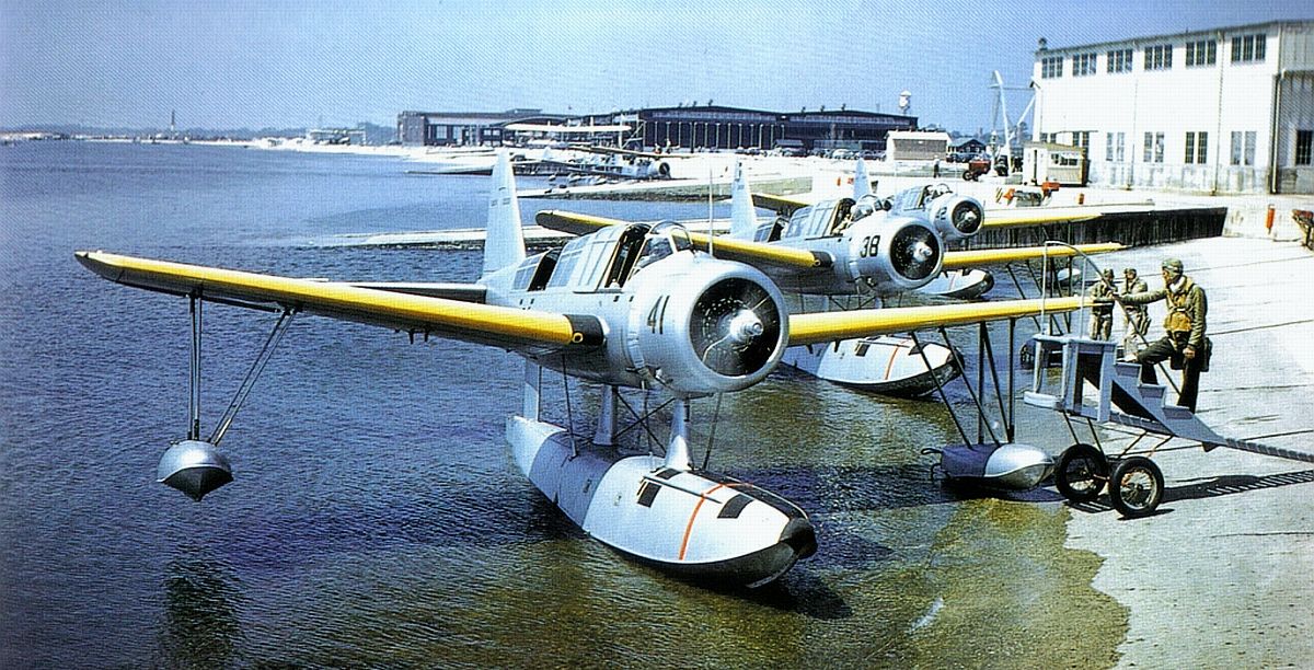 [Photo] Line of OS2U Kingfisher float planes running up their engines