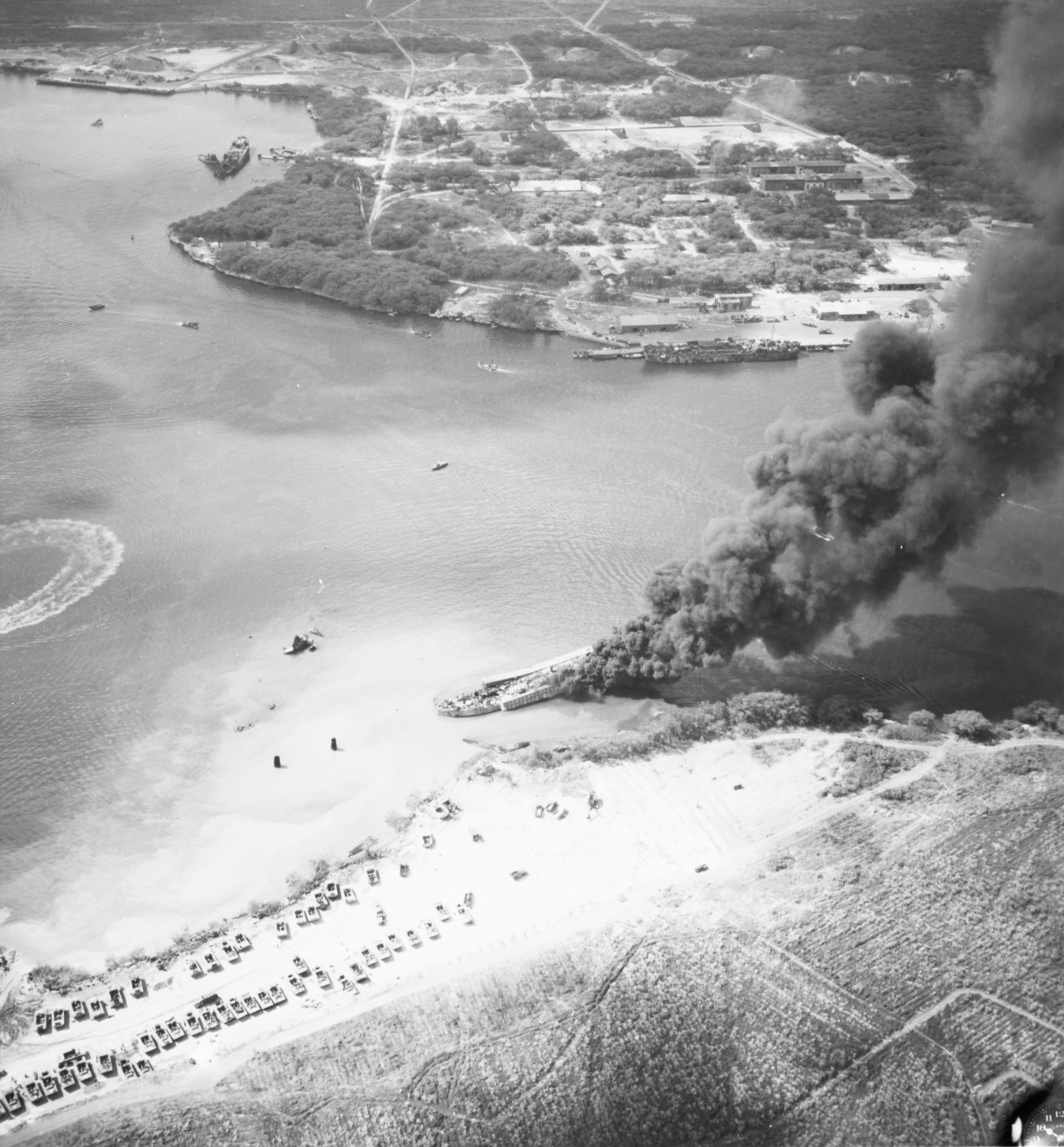 [Photo] LST480 burning in West Loch, Pearl Harbor, Hawaii, 23 May 1944