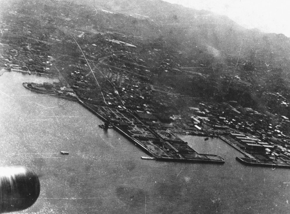 [Photo] Aerial view of the naval base at Yokosuka, Japan, 18 Apr 1942