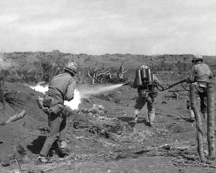 [Photo] A US Marine used a flamethrower against a Japanese pillbox as