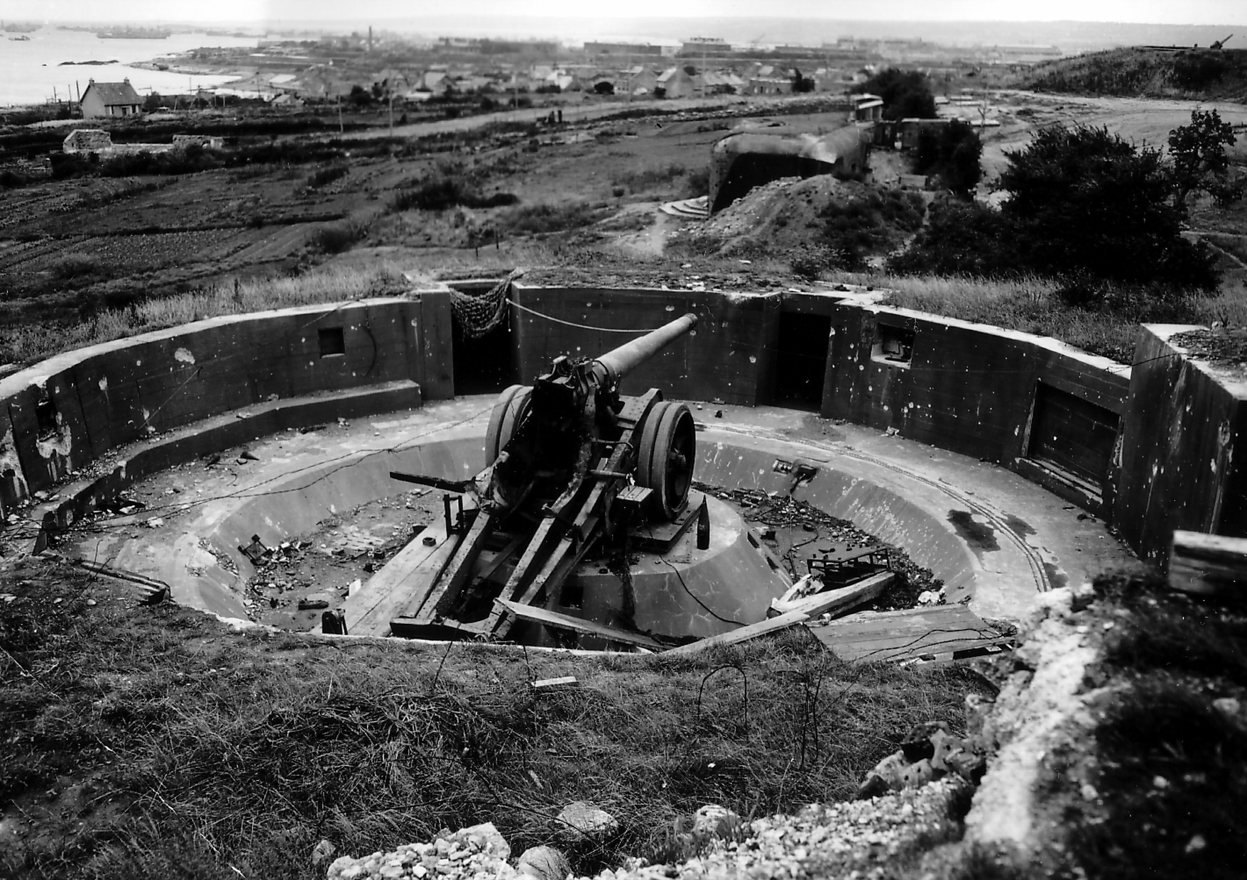[Photo] German 150mm artillery position Cherbourg, France, circa Jul