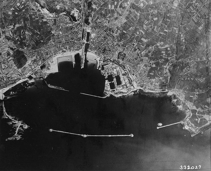[Photo] Aerial reconnaissance photograph of Cherbourg city and harbor