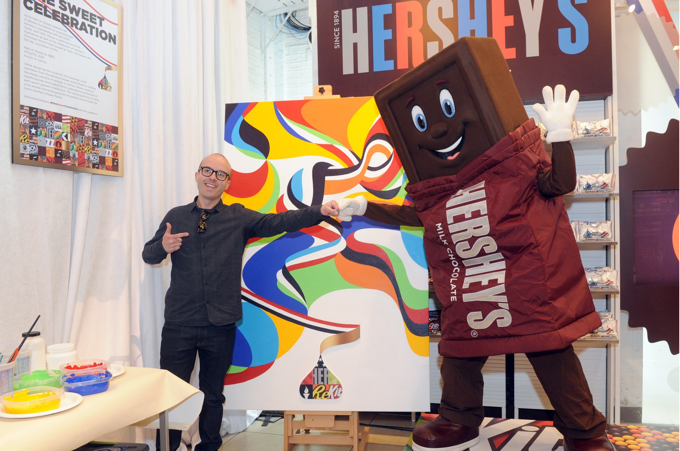 Hershey Chocolate Festival 2023 Hershey's Refreshes Times Square Store With Team Usa Theme – Wwd