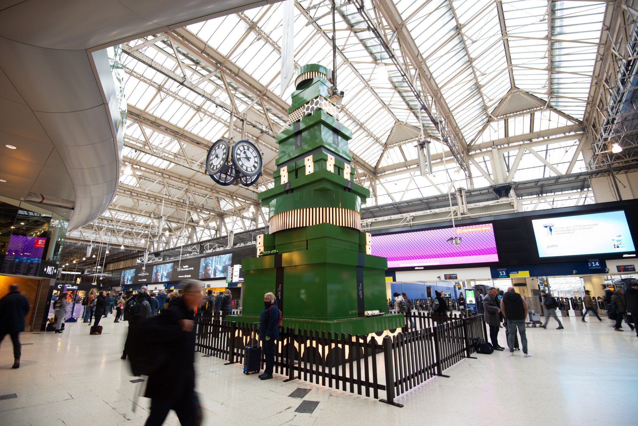 Kate Spade New York Stages Christmas Tree at London’s Waterloo Station