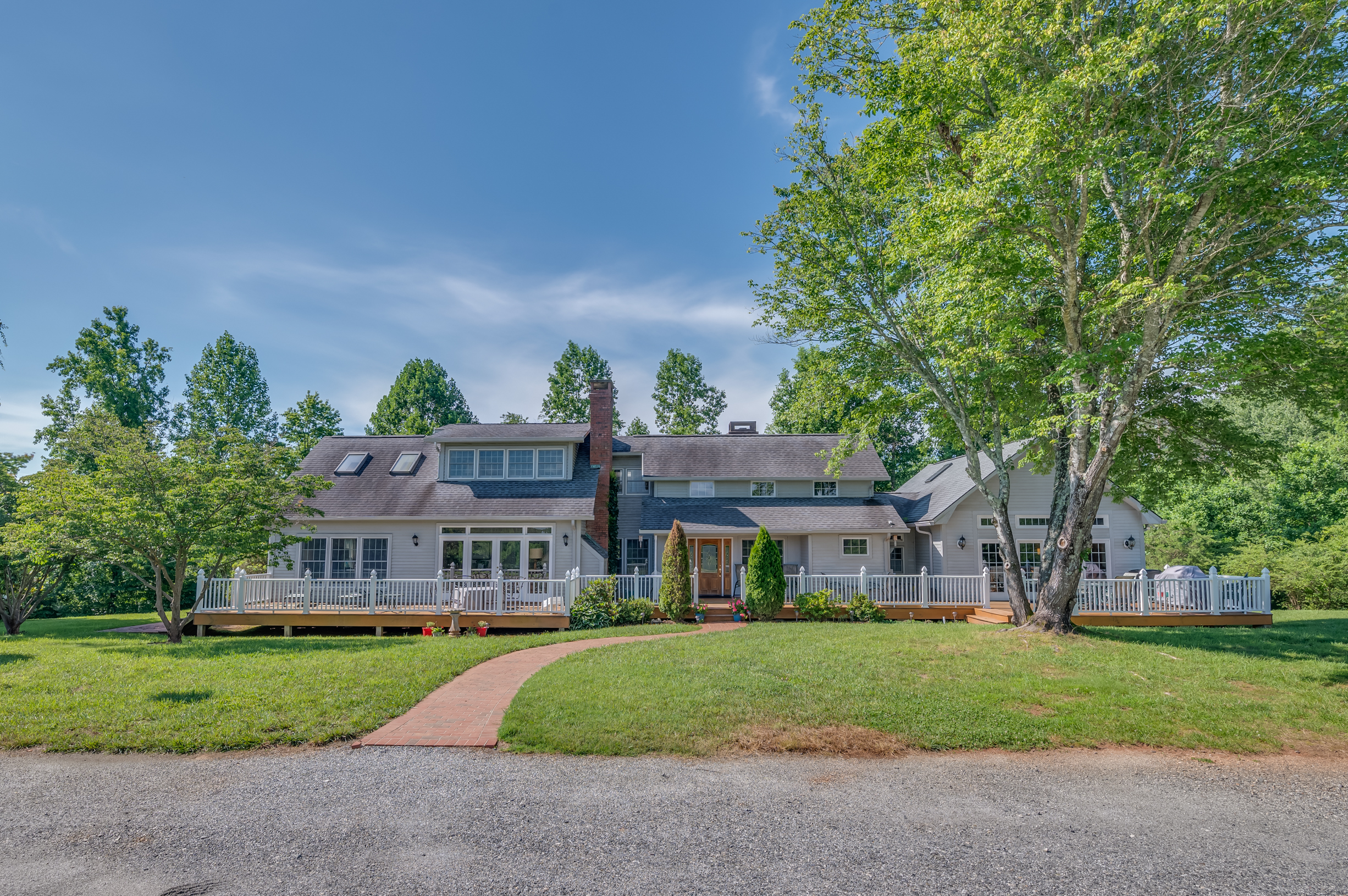 Walker Wallace & Emerson WWE Realty Real Estate Brokers Listing