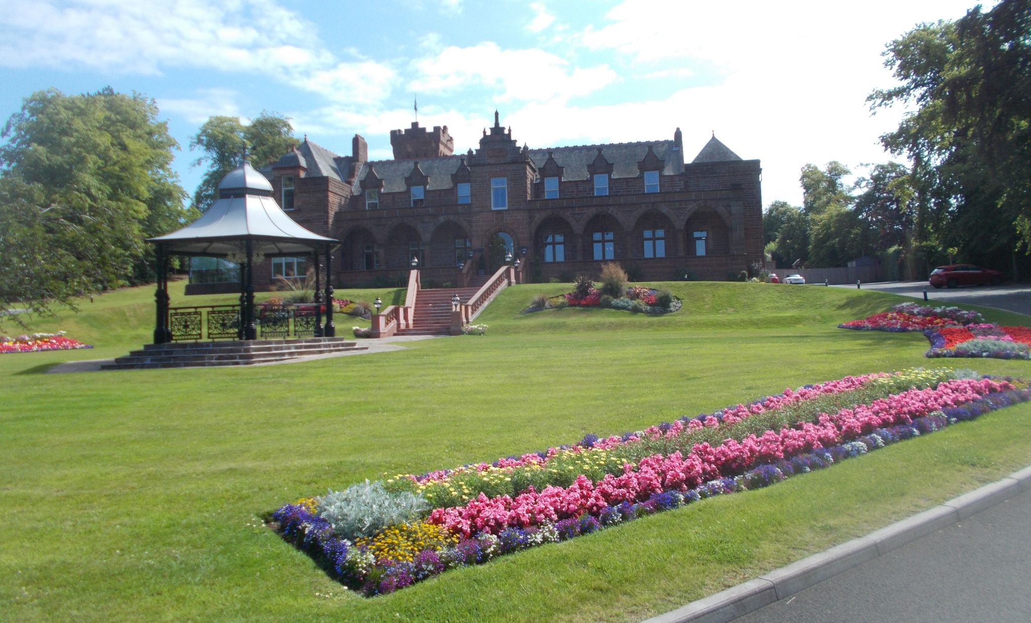 Photographs and information on Boclair House in Bearsden