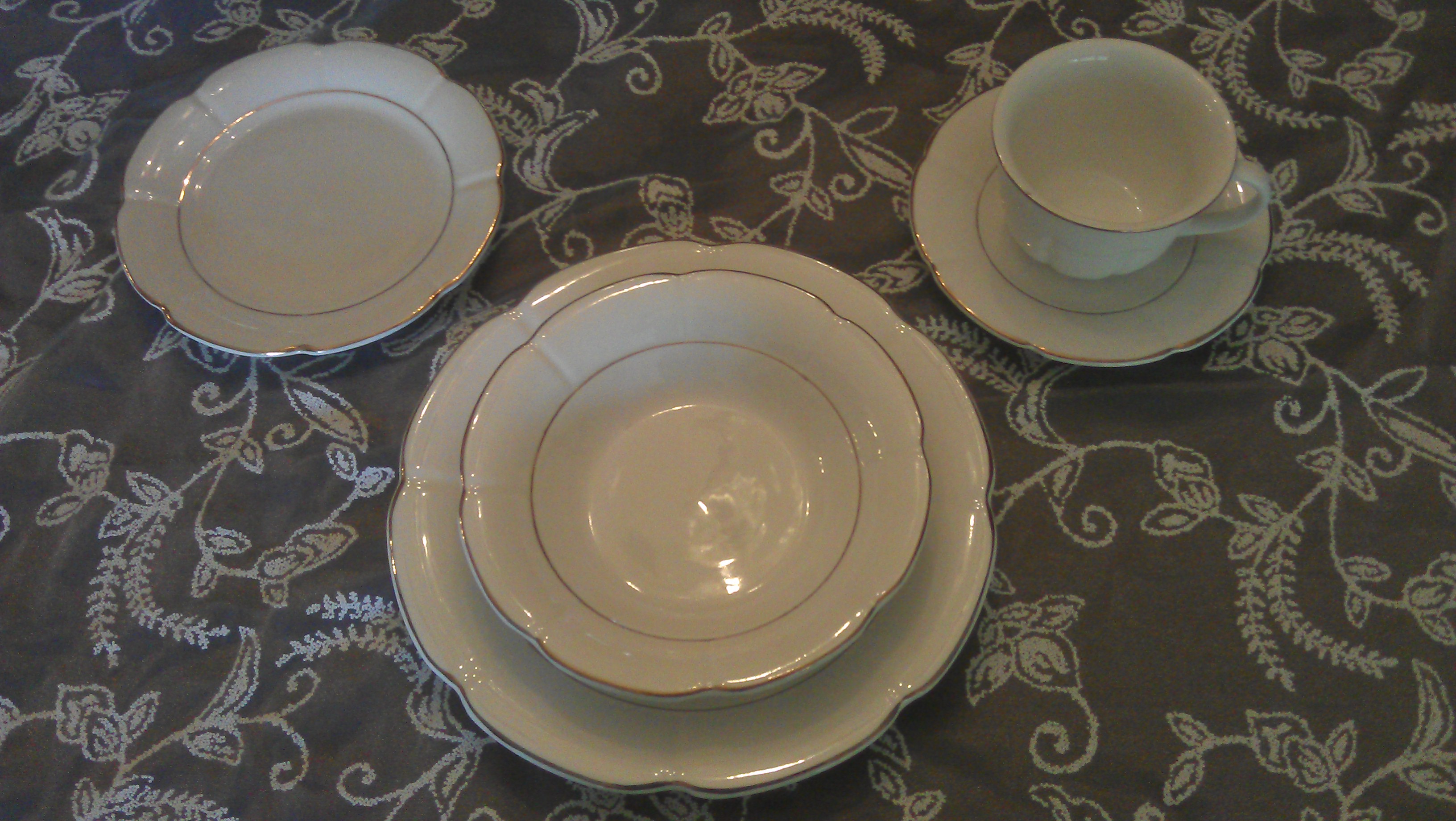 Beautiful GoldRimmed Dishes 179 5 piece sets 895, other tableware