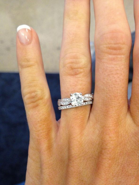 Twisty ering w/ a straight wed band?