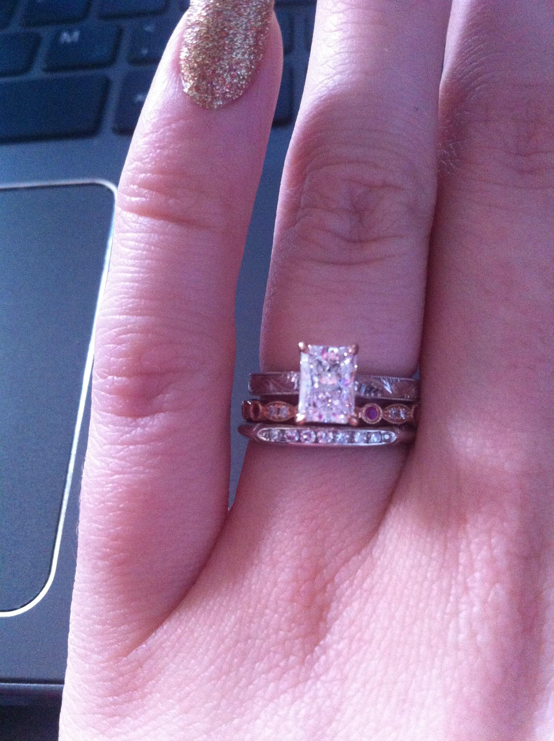 Anyone wear white gold and rose gold together? Pics please! )