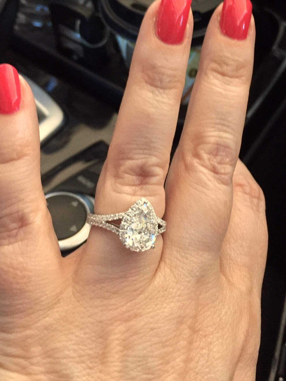 Pear shaped rings and carat size on finger Page 4