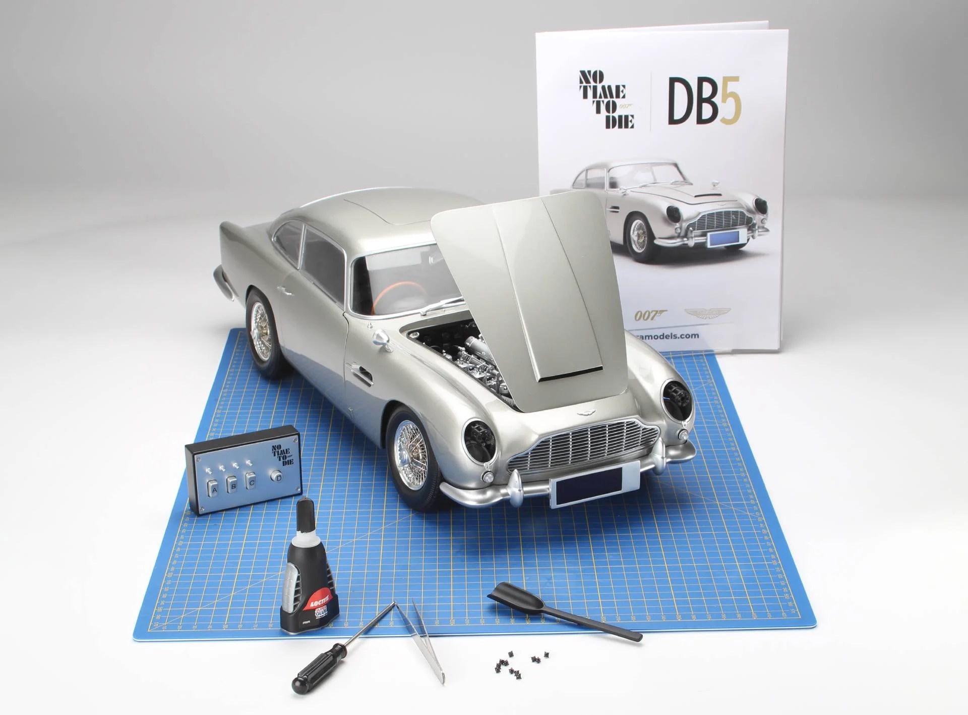 Handcraft Your Very Own Aston Martin DB5 | James Bond 007