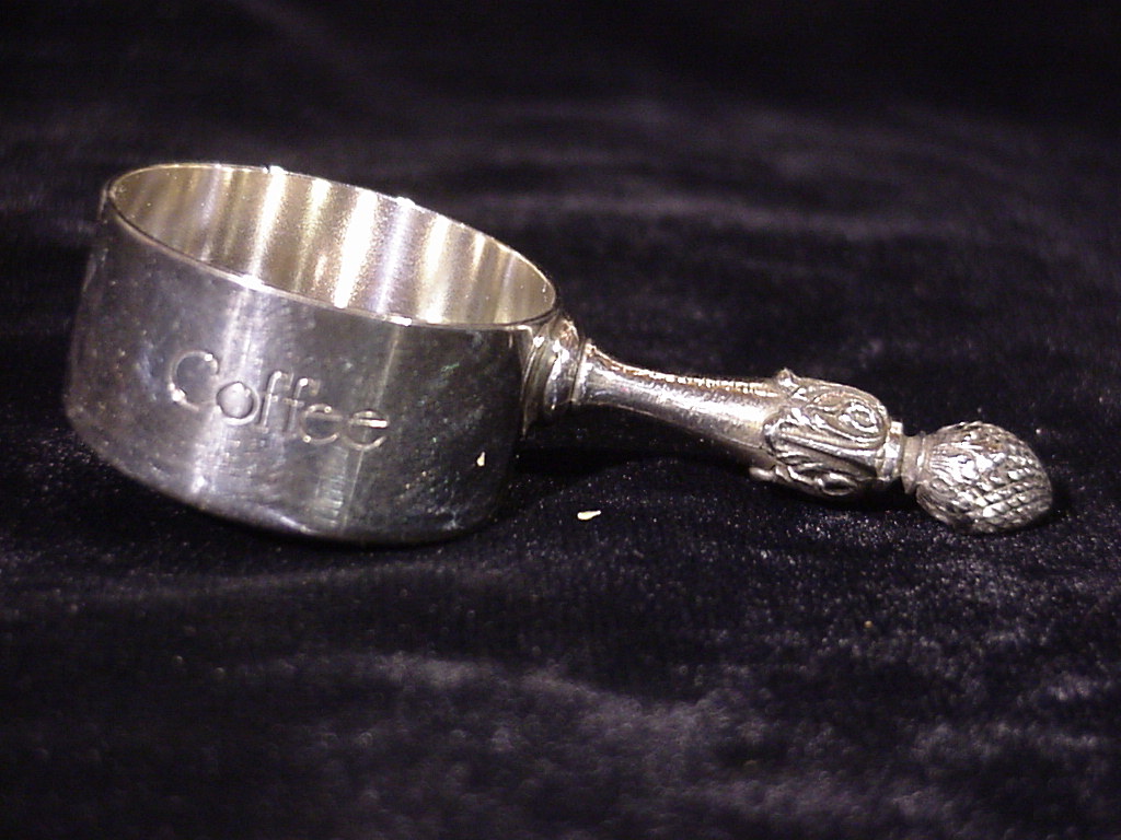 VINTAGE DECORATIVE TOWLE EP 3232 SILVER PLATED COFFEE SCOOP MEASURING