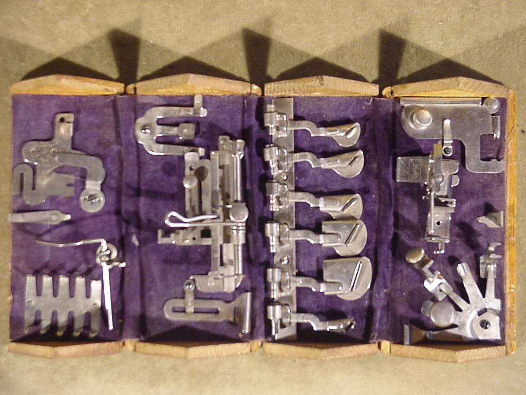 ANTIQUE FOLDING WOODEN SINGER Sewing Machine Puzzle ATTACHMENT BOX PAT