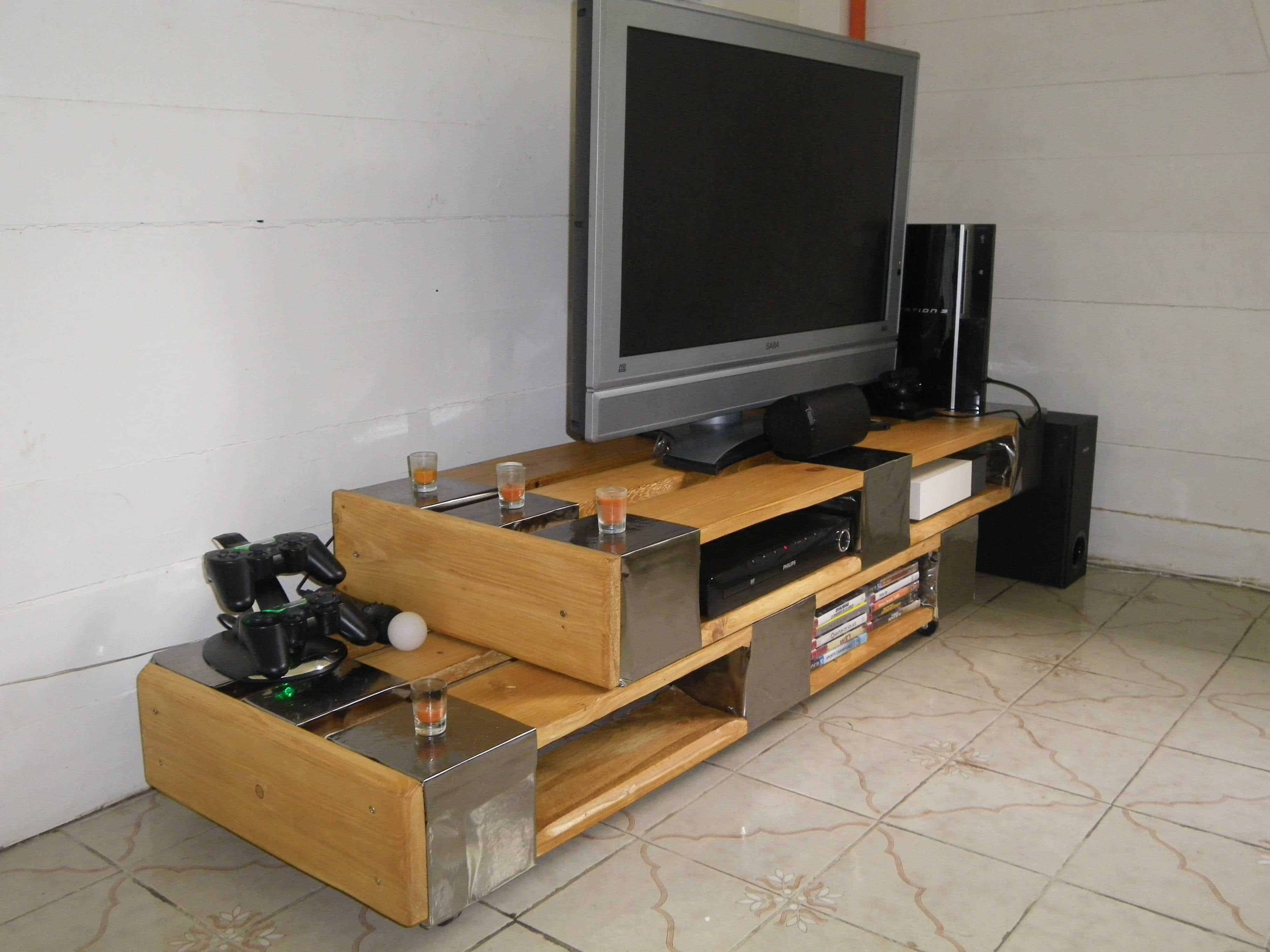 Pallet TV Stand • 1001 Pallets