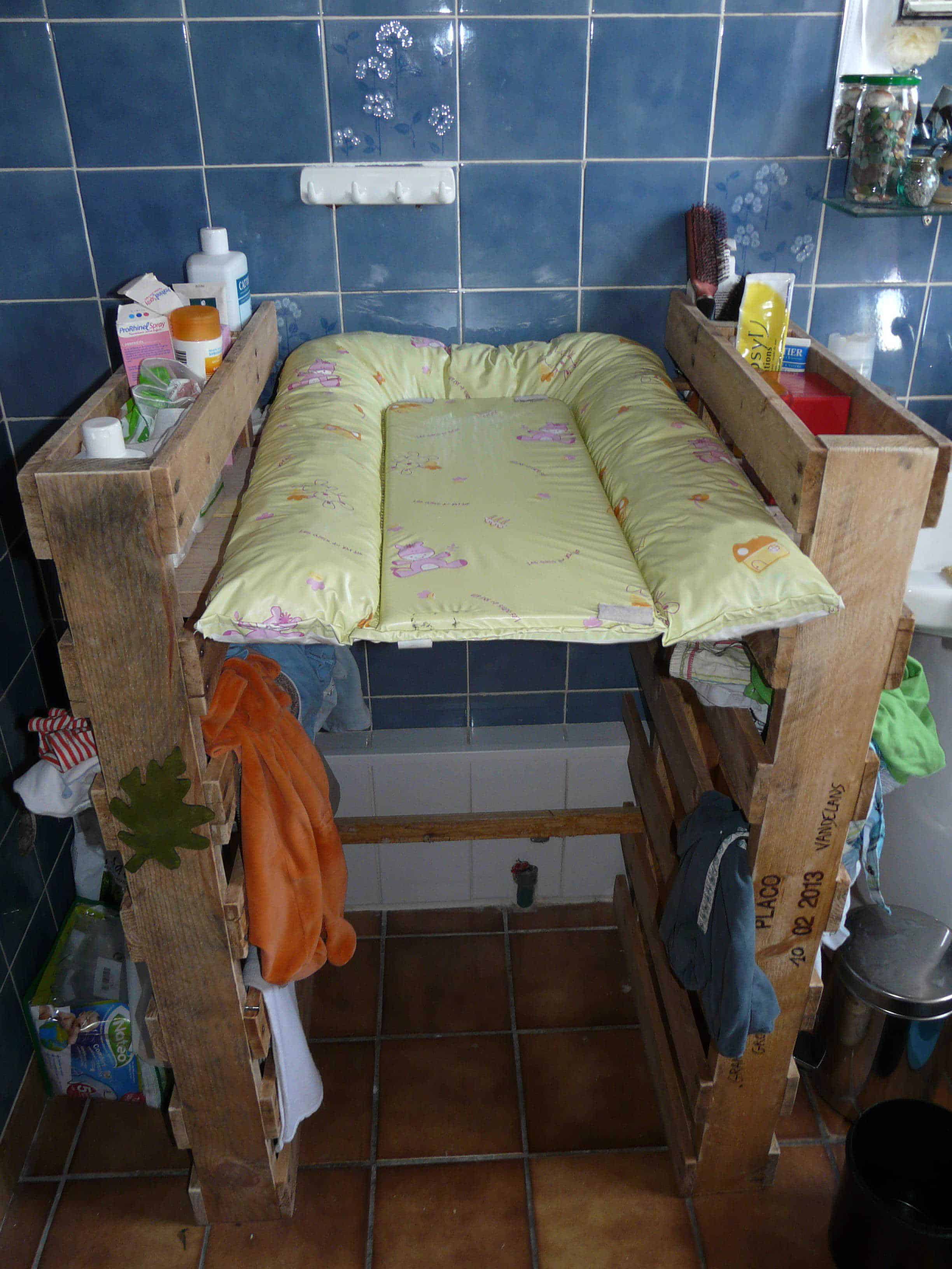 Diy Pallet Changing Table • 1001 Pallets