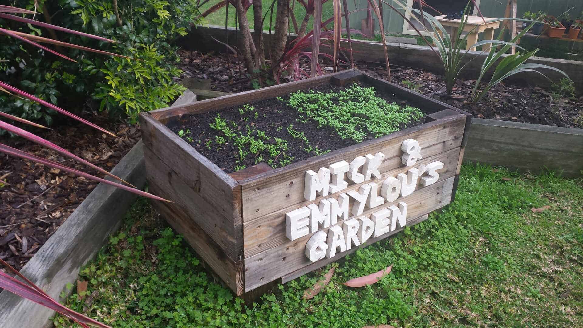 Pallet Planter Box • 1001 Pallets