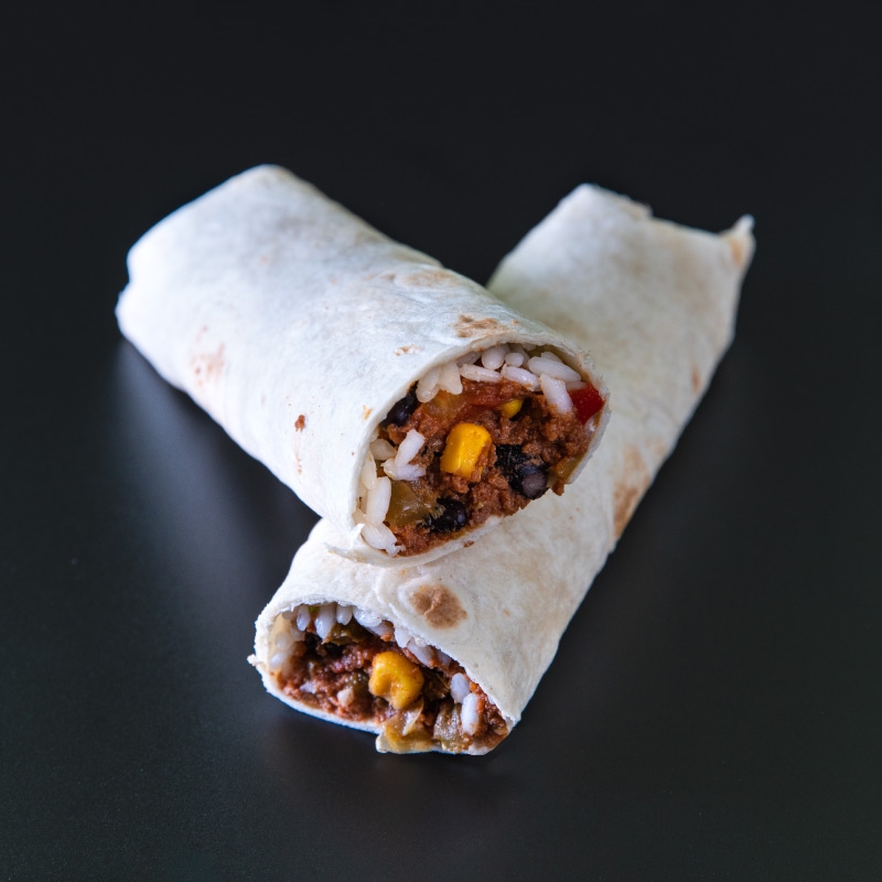 Burrito con macinato magro, mais, peperoni, fagioli neri e riso
