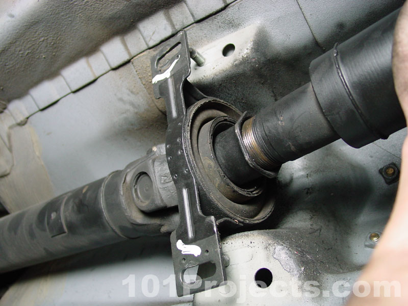 101 Projects for Your BMW 3 Series Project 40 Center Driveshaft