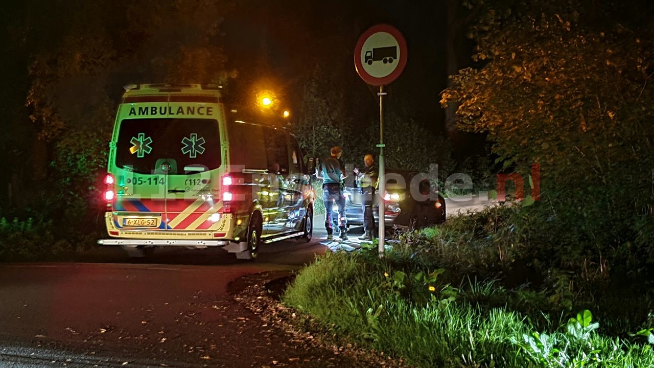 Automobilist naar ziekenhuis na aanrijding in Enschede.