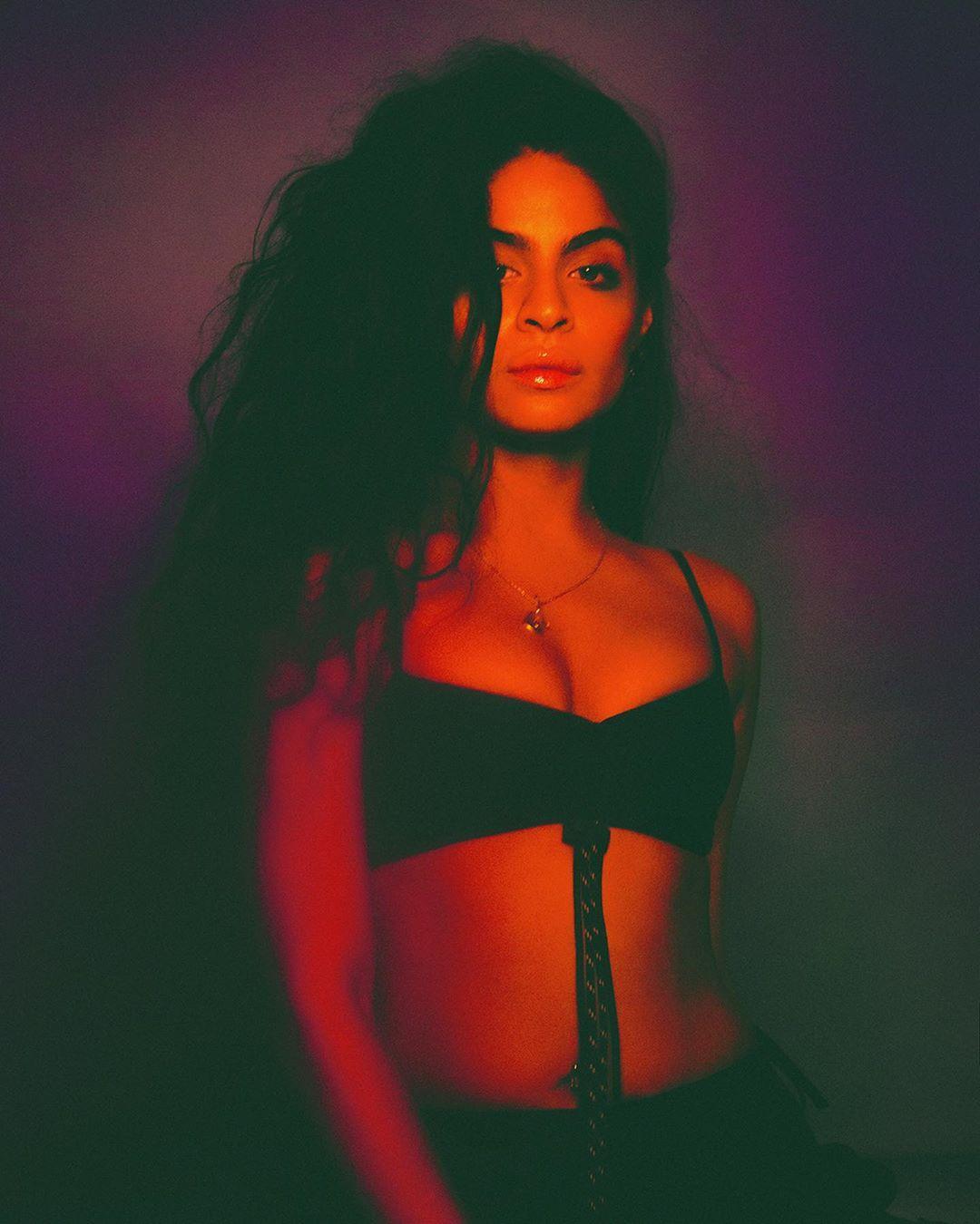 The Hottest Photos Of Jessie Reyez Will Make Your Day - 12thBlog