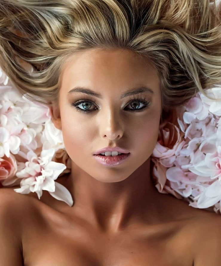 30 Sexy Emma Kotos Photos Which Will Brighten Up Your Day 12thblog