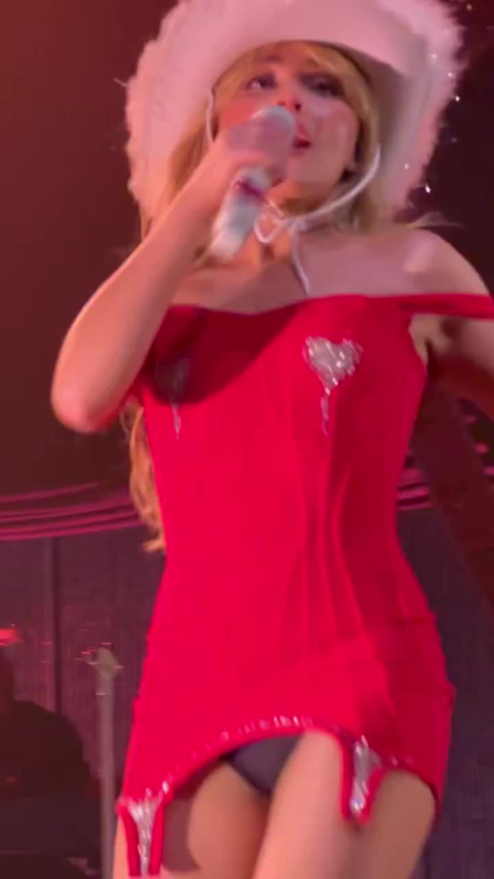 Sabrina Carpenter Experiences A Wardrobe Malfunction - 12thBlog