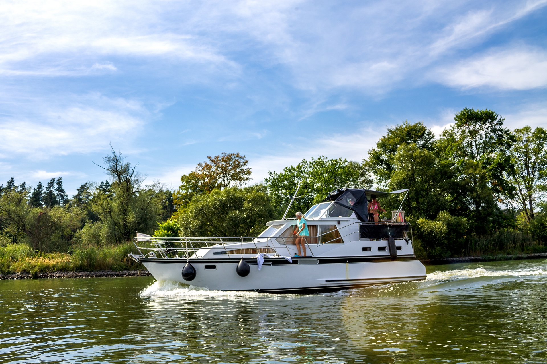 Hausbooturlaub Boot chartern ohne Führerschein YachtcharterBlog von