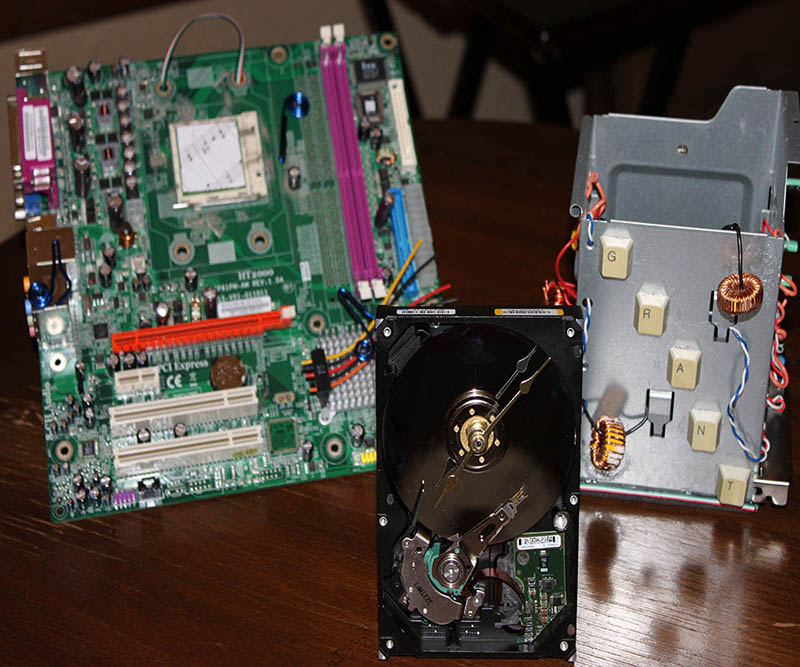 Repurpose an Old ComputerHard Drive Clock, Wall Art, & Pencil Cup 1