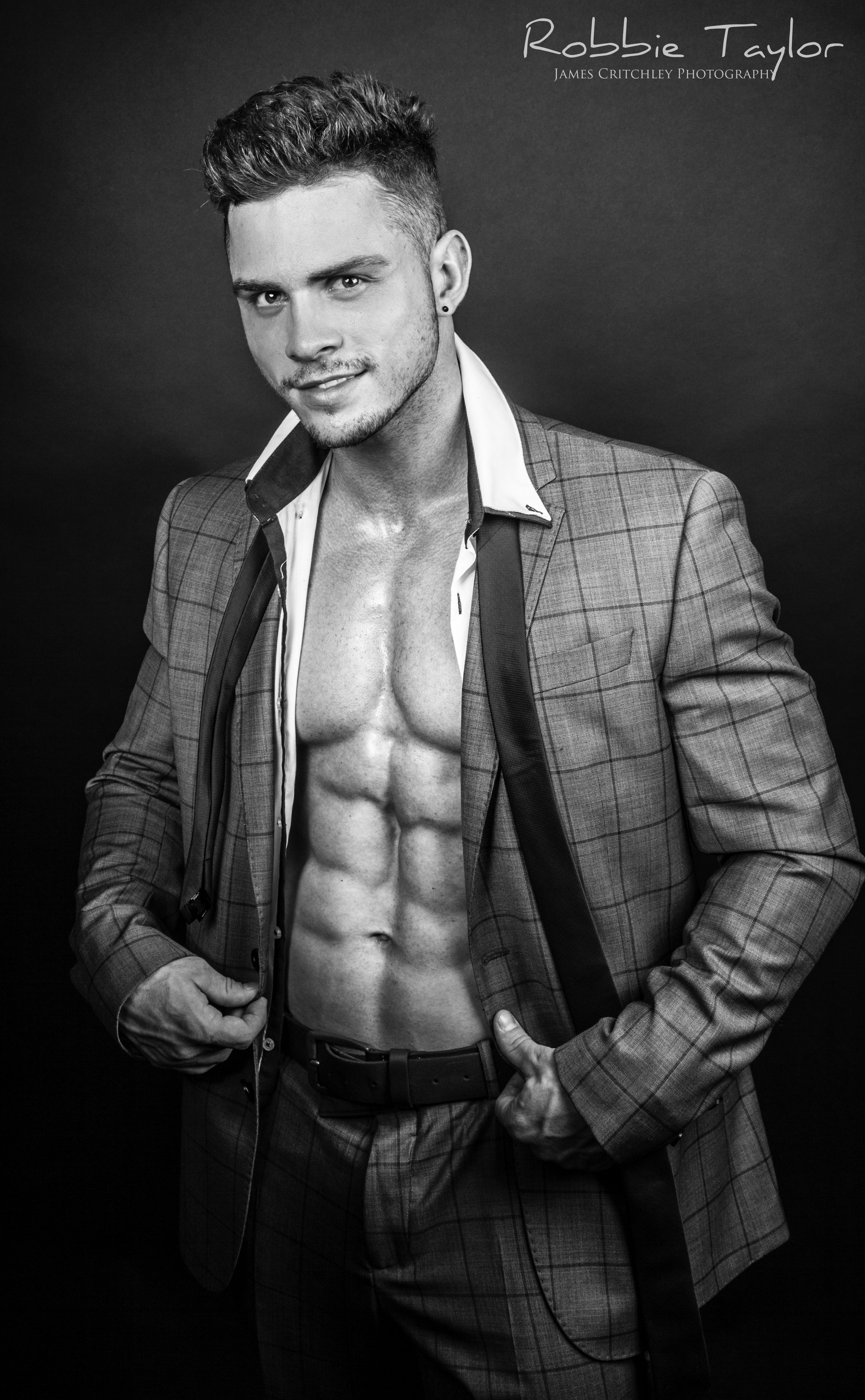 ROBBIE TAYLOR EXPOSED!!! 2bexposed