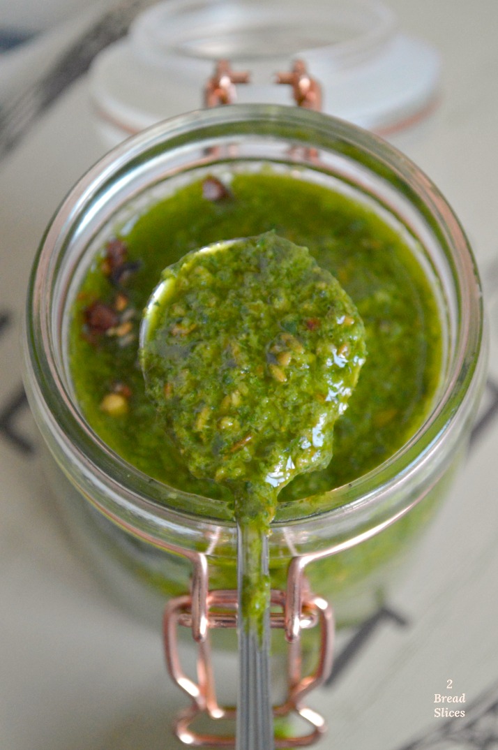 Receta de Salsa de Hierbas Aromáticas 2 Bread Slices