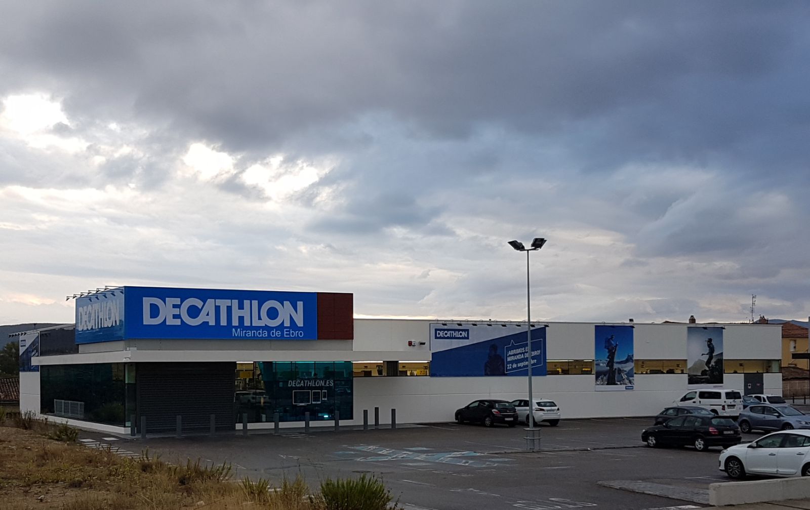 Decathlon se refuerza en la zona centro de España con la...