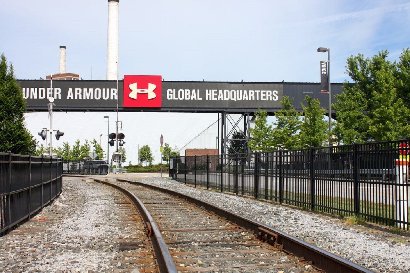Under Armour abre en Barcelona su tienda más grande de to...