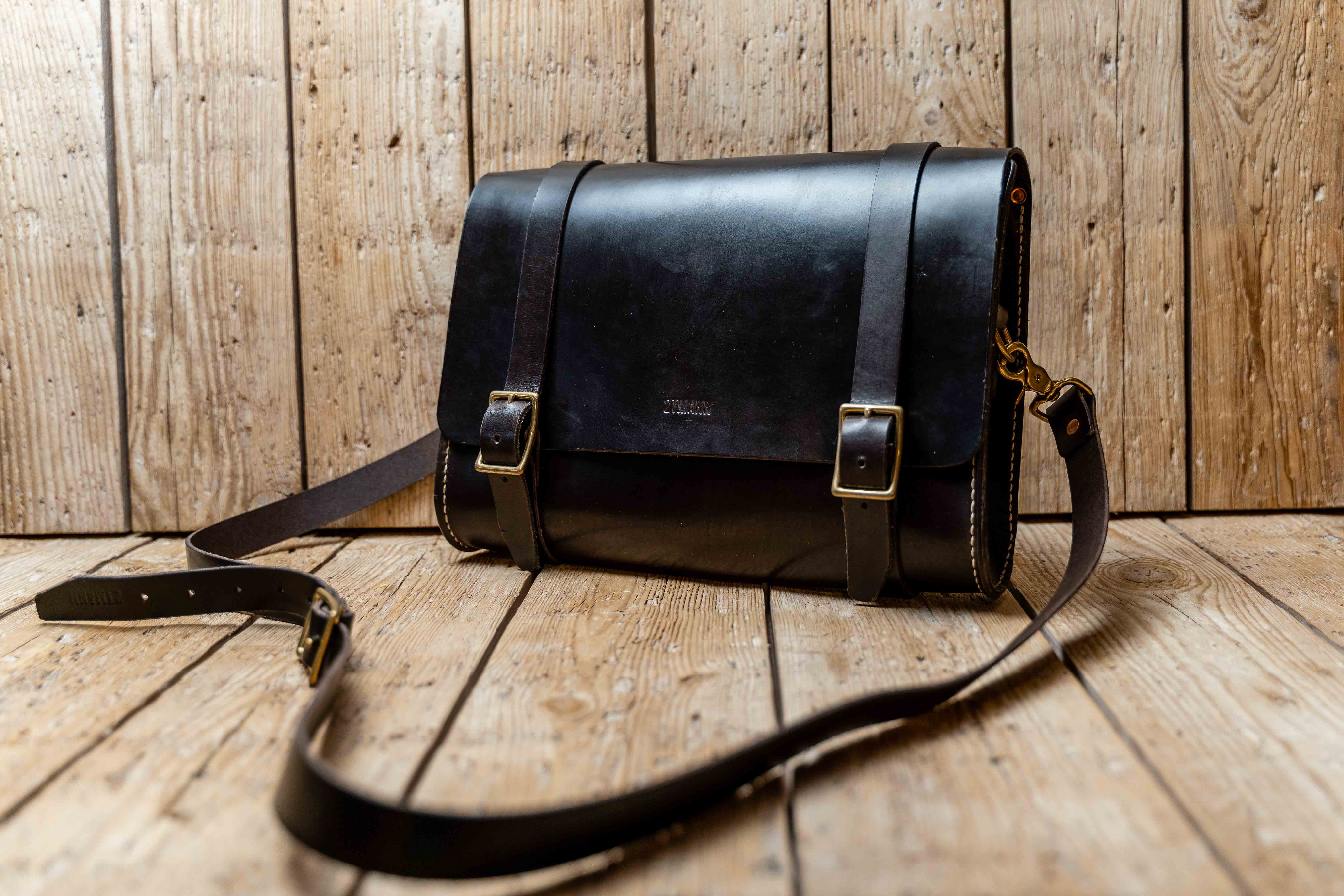 2tmann Ledermanufaktur pur messengerbag black