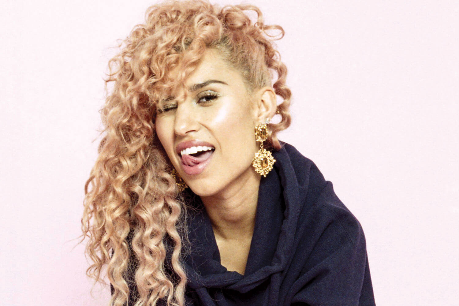 Raye Biography: Age, Family, Songs, Net Worth & Pictures - 360dopes