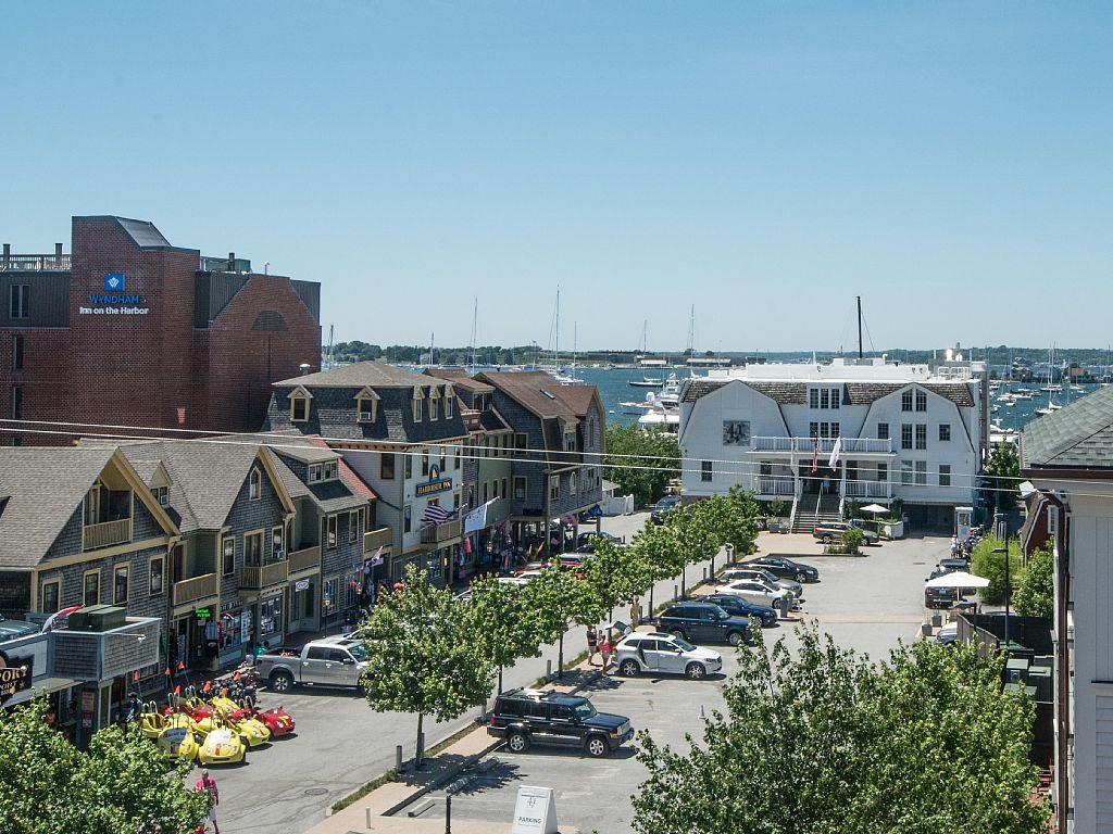 Luxury Newport Condo Rental