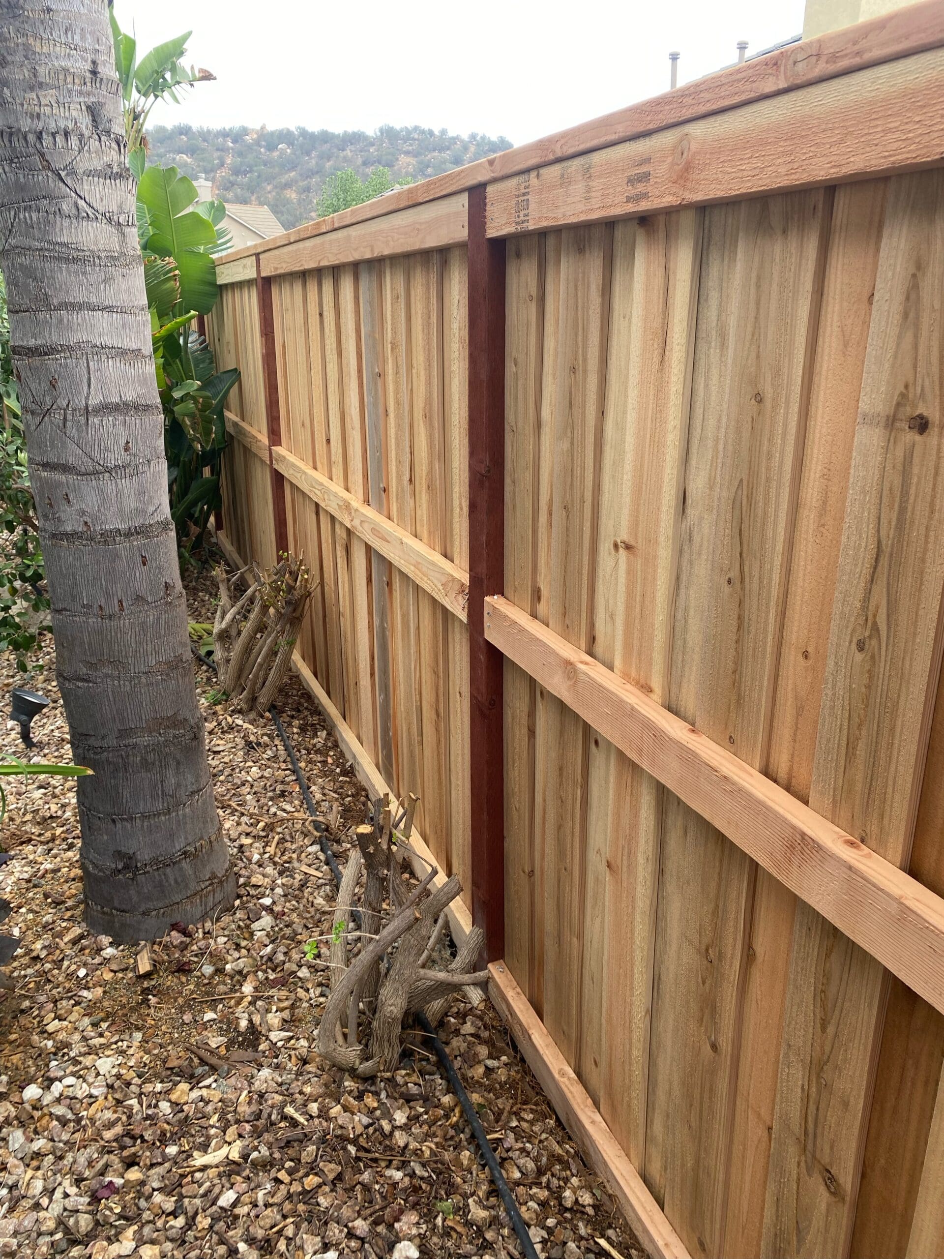 Wood Cap & Trim with mid rail 3T Fencing
