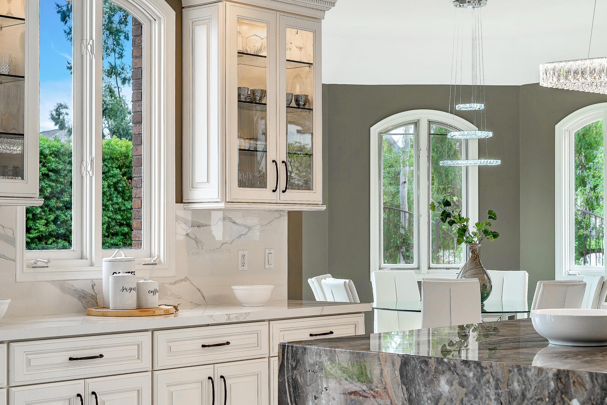 Mona's Kitchen 405 & Stone