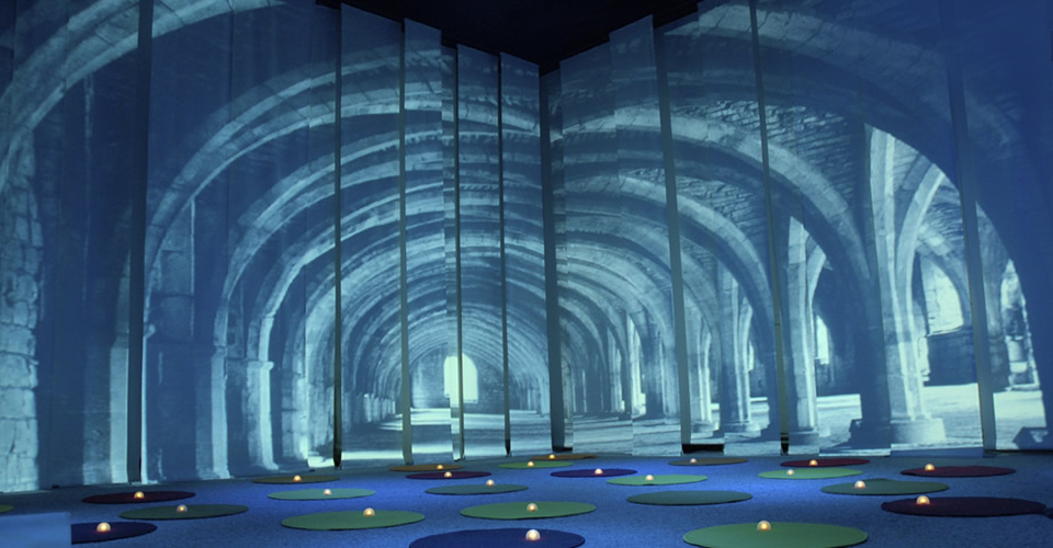 Giant scale wall projection 4D Immersive