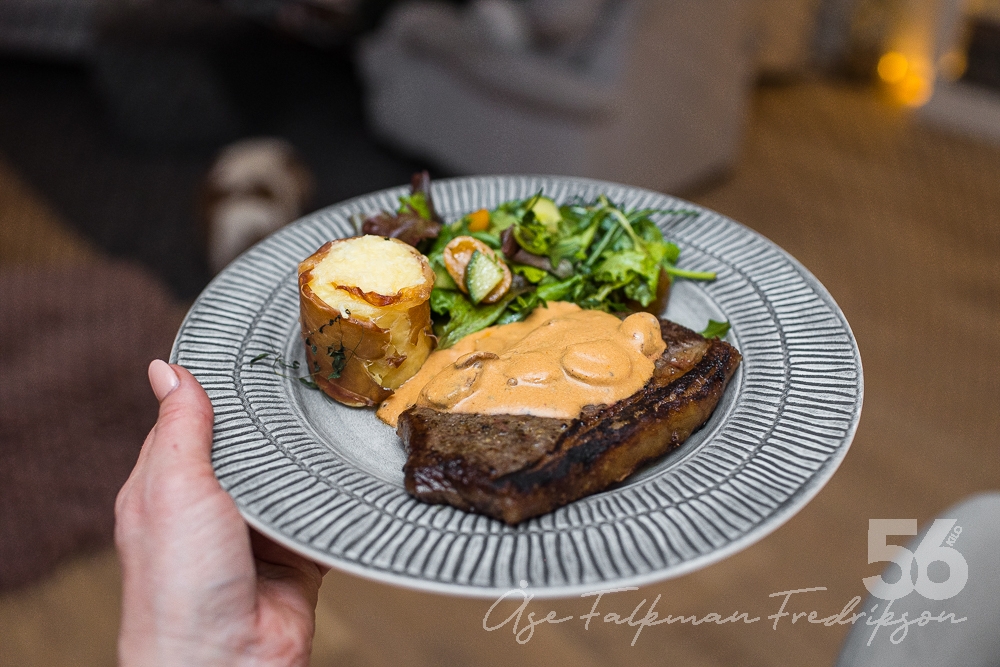 Sous Vide Ryggbiff, potatisterrin och svamp och pepparsås