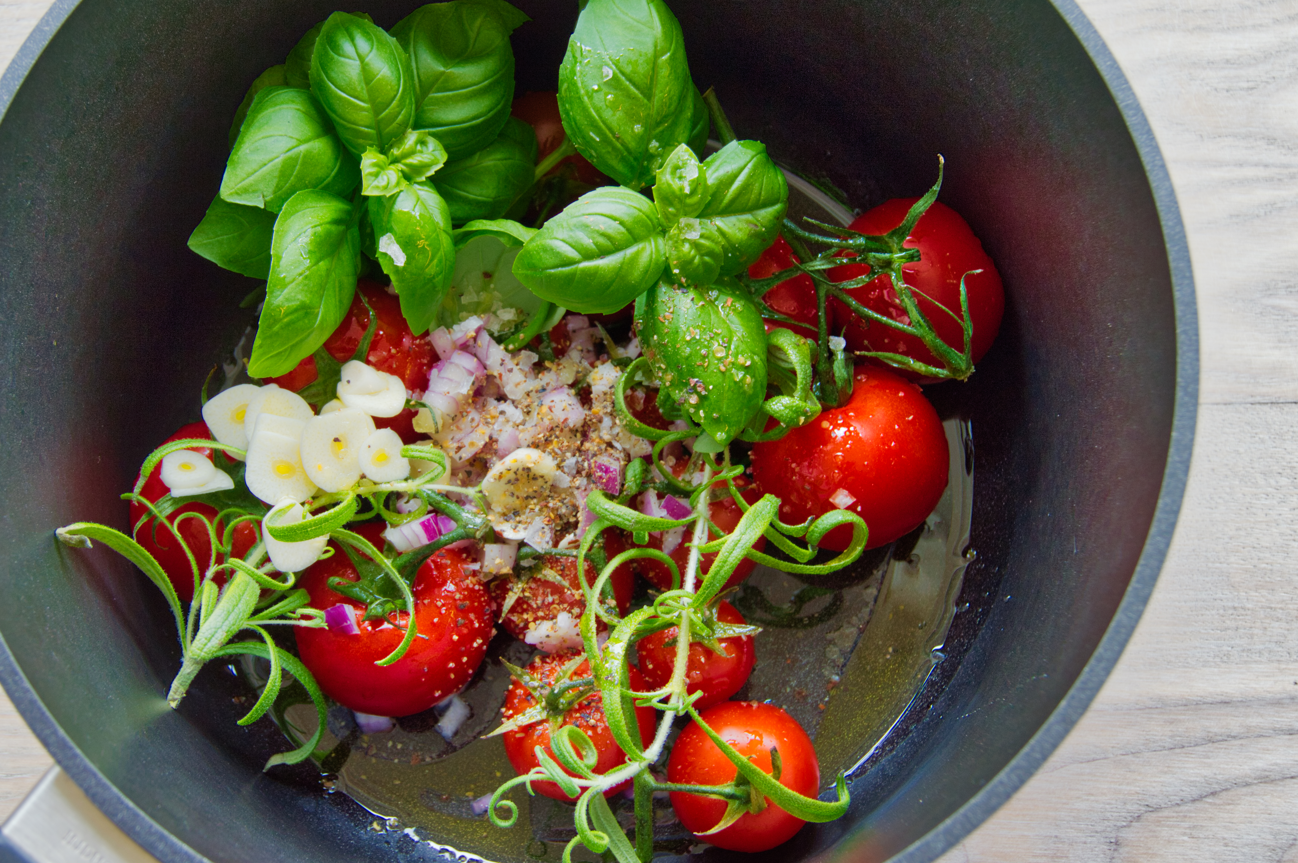 Ingredienser til en pizzasauce | 6pm.dk