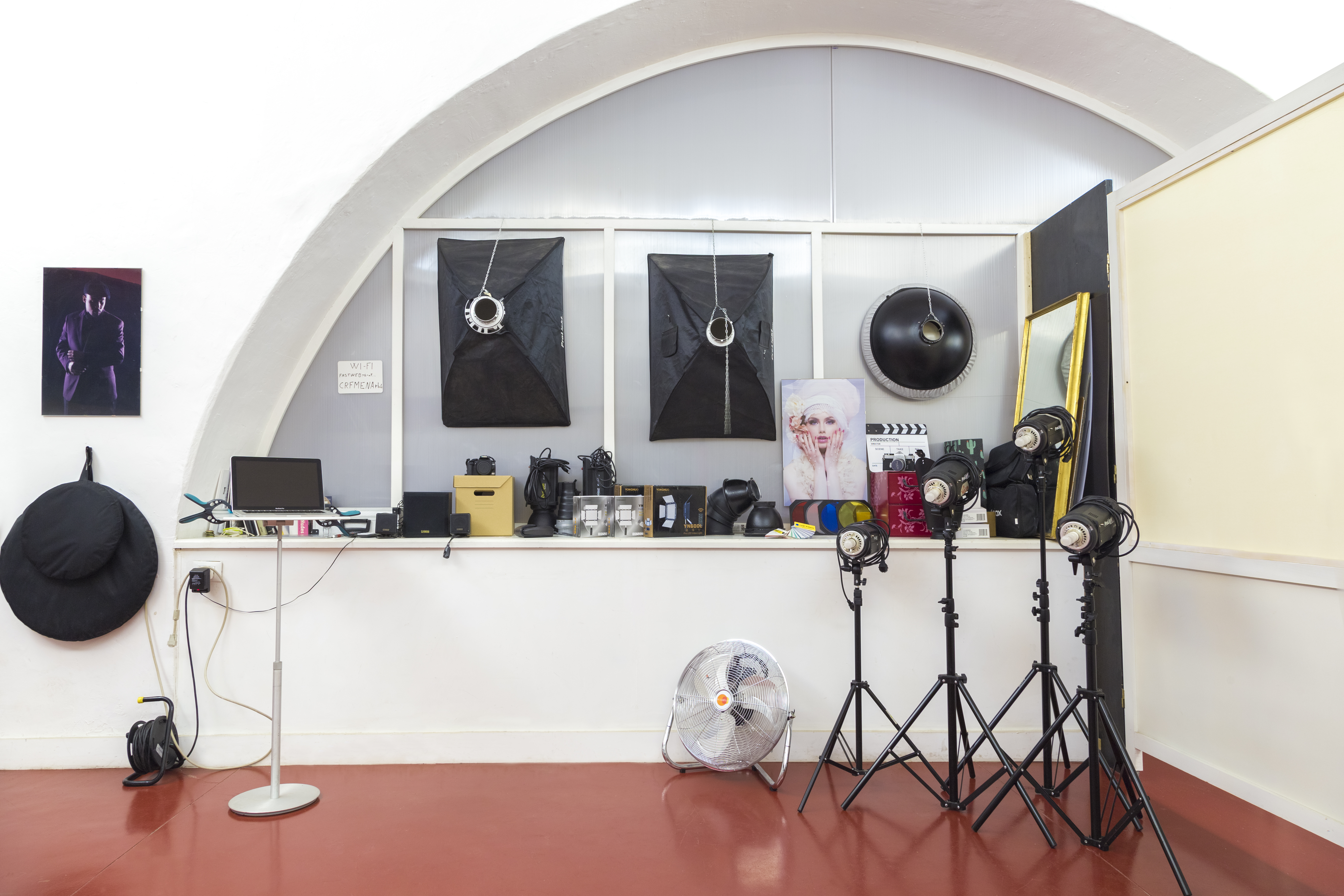 Noleggio Sala Posa a Roma per foto e video 6PM STUDIO