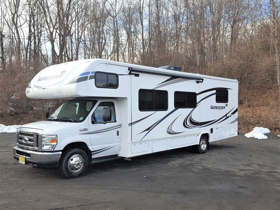 29′ Class C Motorhome For Rental