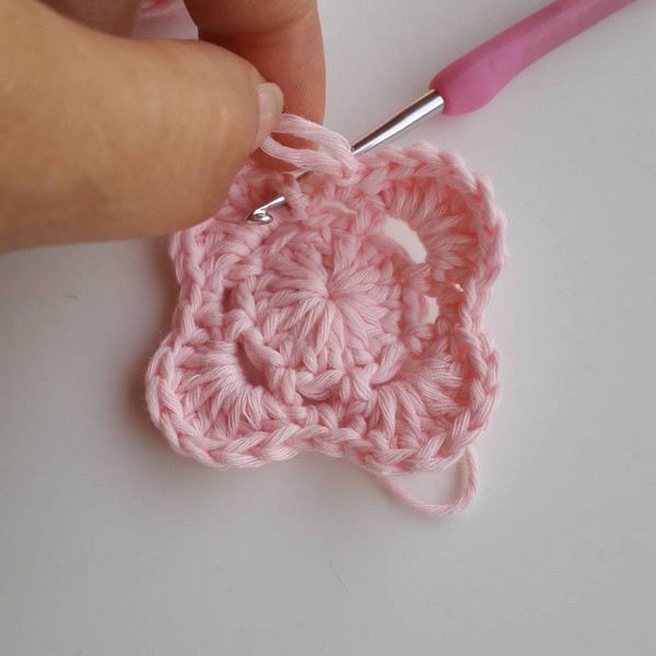 Crochet Roses Step by Step Home, Garden and Crochet Patterns and